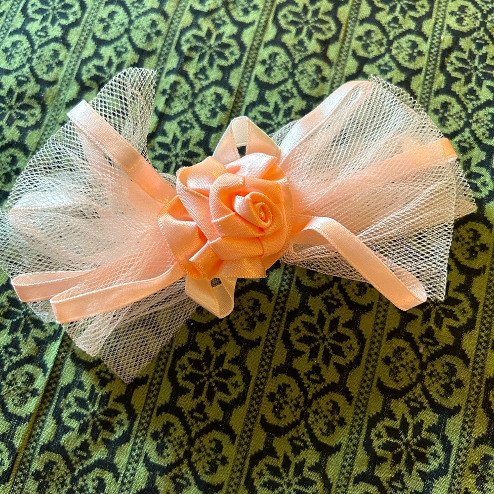 VTG 80s Peach Rose and Mesh Clip Hair Bow. Unbranded.